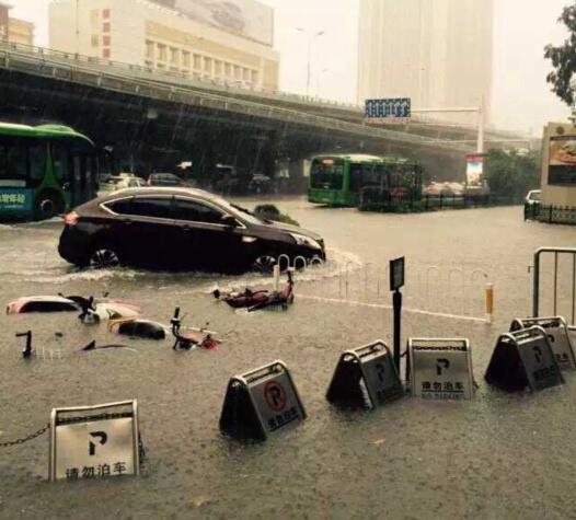 暴雨突襲武漢